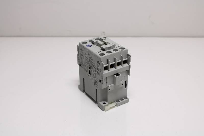 ALLEN-BRADLEY 100-C09E 10 SER A NSNBC02 - CONTACTOR