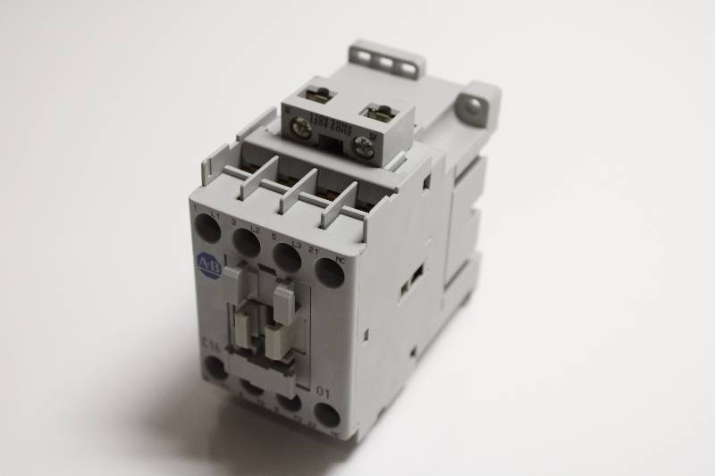 ALLEN-BRADLEY 100-C16D01 SER B NSNBC01 - CONTACTOR