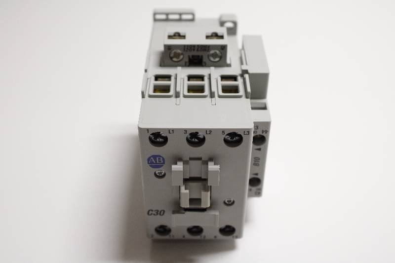 ALLEN-BRADLEY 100-C30D10 SER C NSNBC01 - CONTACTOR