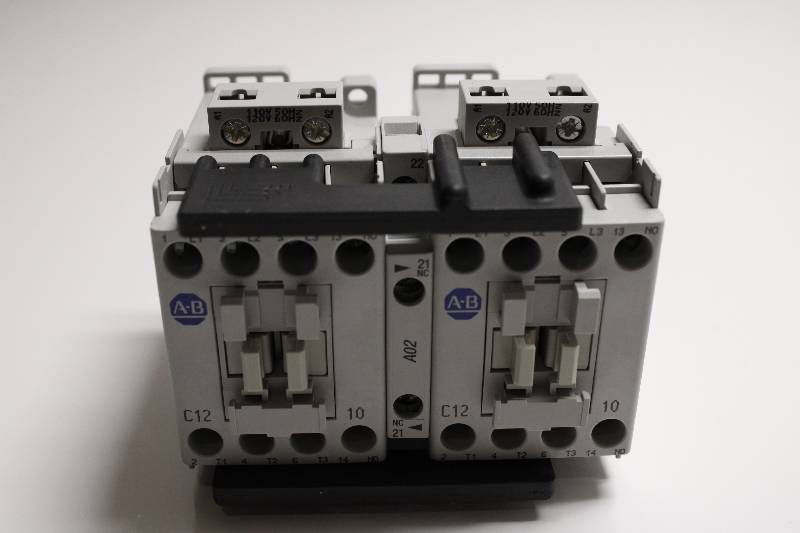 ALLEN-BRADLEY 104-C12D22 SER B NSNBC01 - CONTACTOR