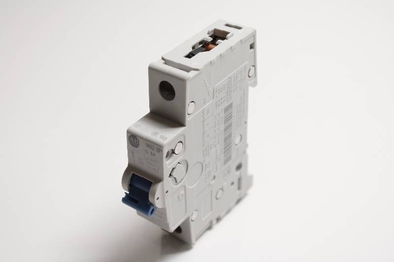 ALLEN-BRADLEY 1492-SPM1C030 SER D NSNBC01 - CIRCUIT BREAKER