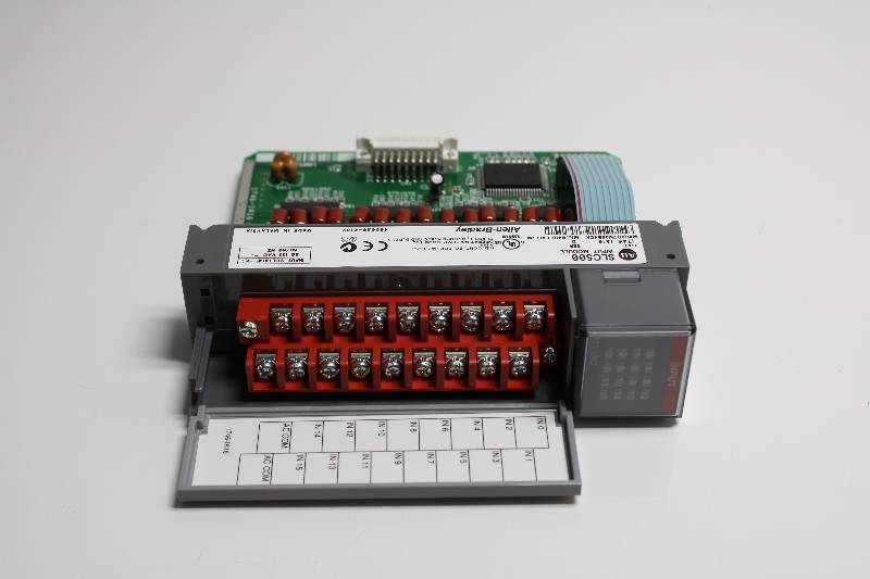 ALLEN-BRADLEY 1746-IA16 SER D NSNBC01 - PLC