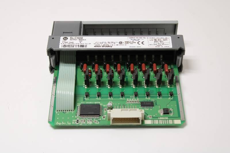 ALLEN-BRADLEY 1746-OA8 SER B NSMDC02 - PLC