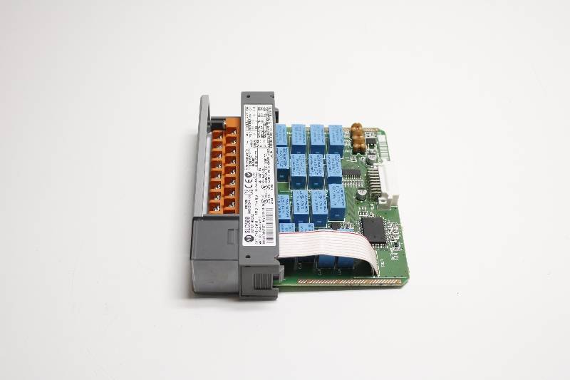 ALLEN-BRADLEY 1746-OW16 SER D NSNB - PLC