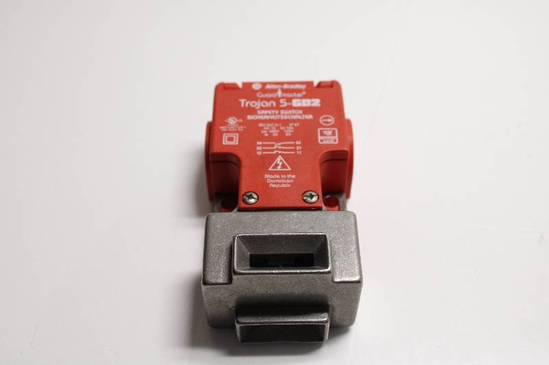 ALLEN-BRADLEY 440K-T11147 SER B NSFBC01 - SAFETY SWITCH