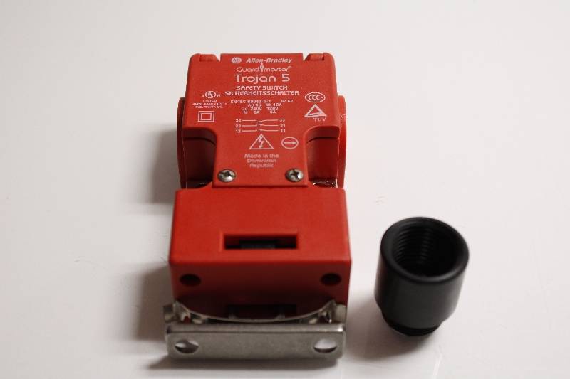 ALLEN-BRADLEY 440K-T11208 SER B NSNBC01 - SAFETY SWITCH