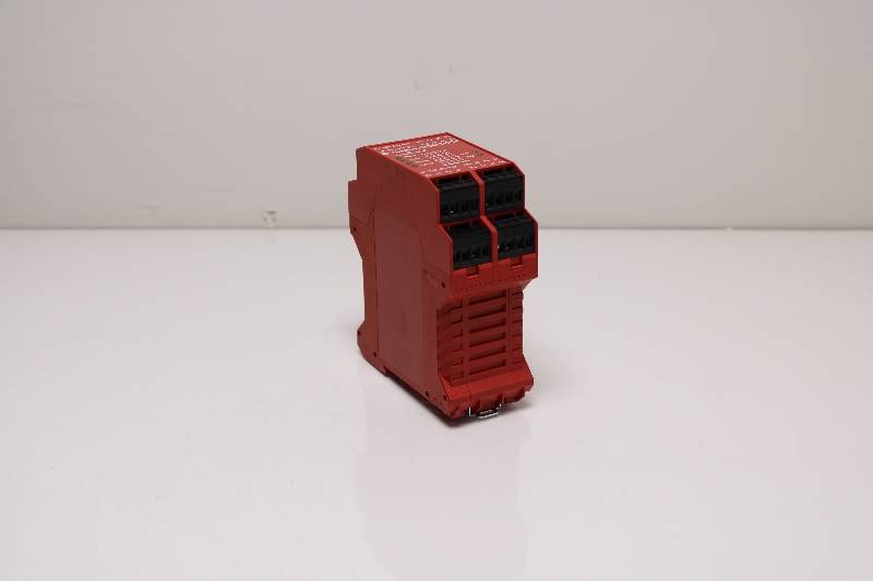 ALLEN-BRADLEY 440R-C23137 SER B NSNBC02 - RELAY