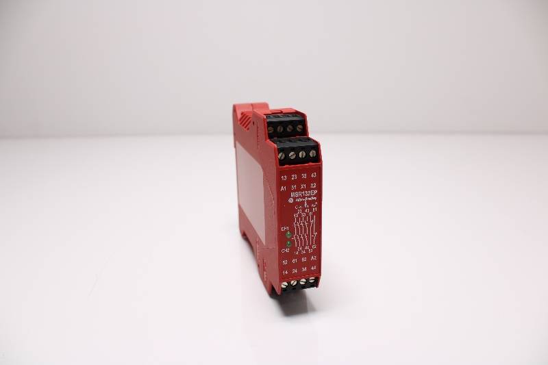 ALLEN-BRADLEY 440R-E23097 SER A NSNBC01 - RELAY