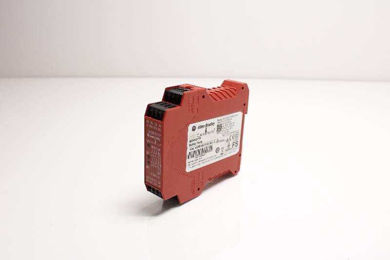 ALLEN-BRADLEY 440R-N23132 SER C NSNB - RELAY