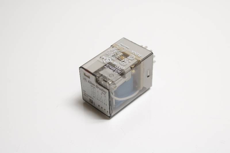 ALLEN-BRADLEY 700-HAX3Z12 SER D NSNB - RELAY
