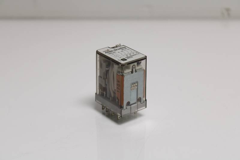 ALLEN-BRADLEY 700-HC24A1-4 SER D NSNB - RELAY
