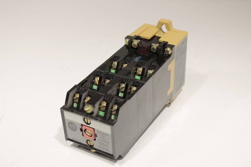 ALLEN-BRADLEY 700-P1200A1 SER B NSNBC01 - RELAY