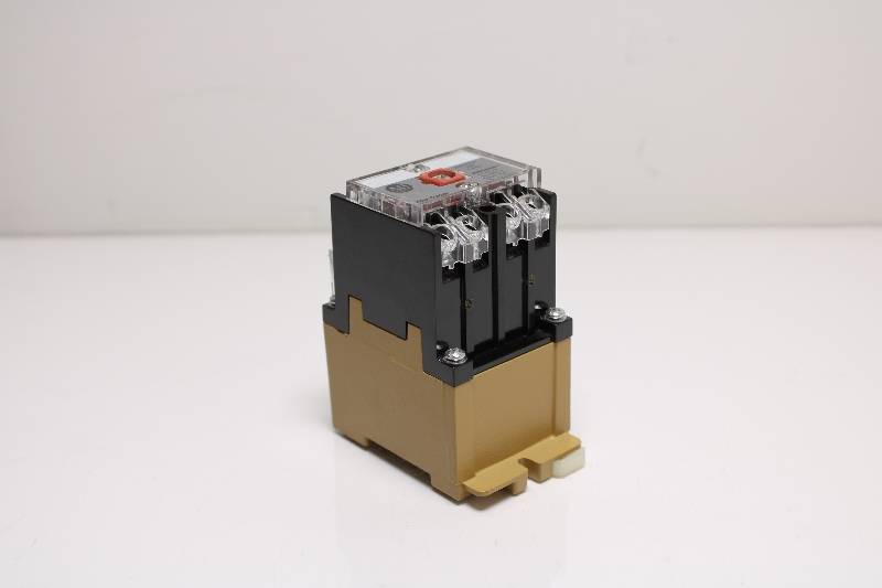 ALLEN-BRADLEY 700-P400A1 SER E NSNB - CONTACTOR