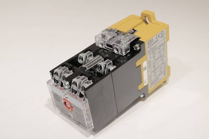 ALLEN-BRADLEY 700-P800A1 SER E NSNBC01 - RELAY
