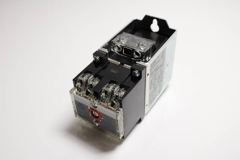 ALLEN-BRADLEY 700DC-P400Z24 SER E NSNBC01 - RELAY