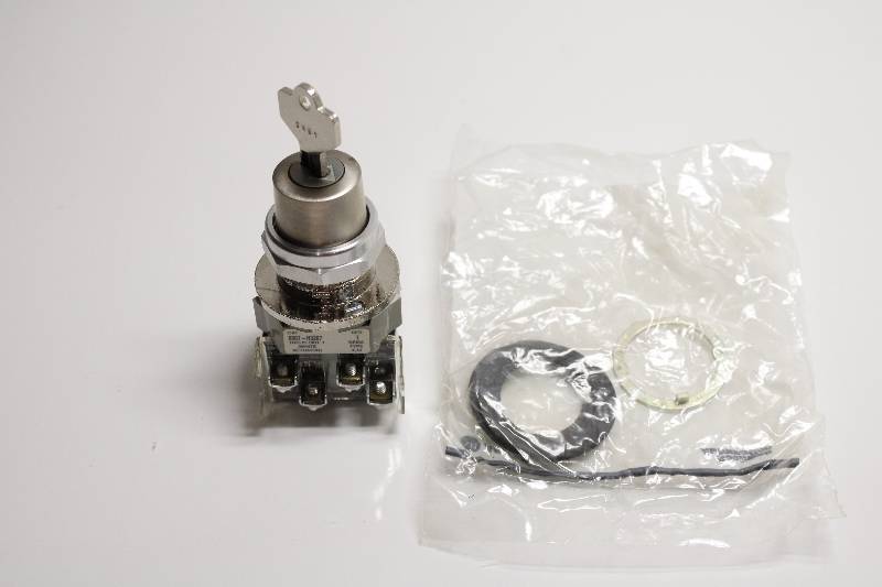 ALLEN-BRADLEY 800T-H3207A MISSING PARTS SER T NSMDC01