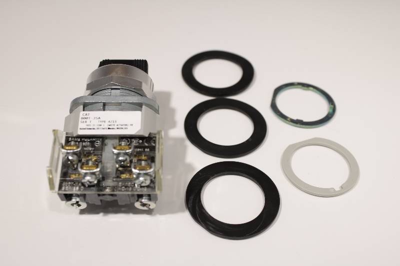 ALLEN-BRADLEY 800T-J5A SER T NSNBC01