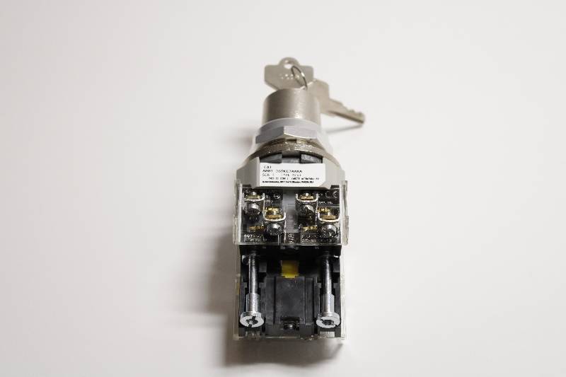 ALLEN-BRADLEY 800T-J69KE7AAXA SER T NSNBC01