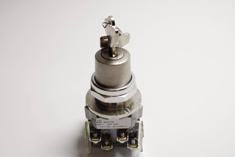 ALLEN-BRADLEY 800T-N61KF4B SER T NSNBC01