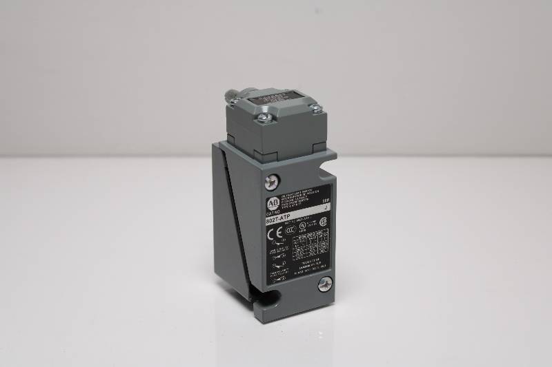 ALLEN-BRADLEY 802T-ATP SER J NSNBC01 - LIMIT SWITCH