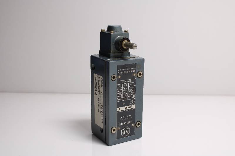 ALLEN-BRADLEY 802X-A4 SER C NSMDC01 - LIMIT SWITCH