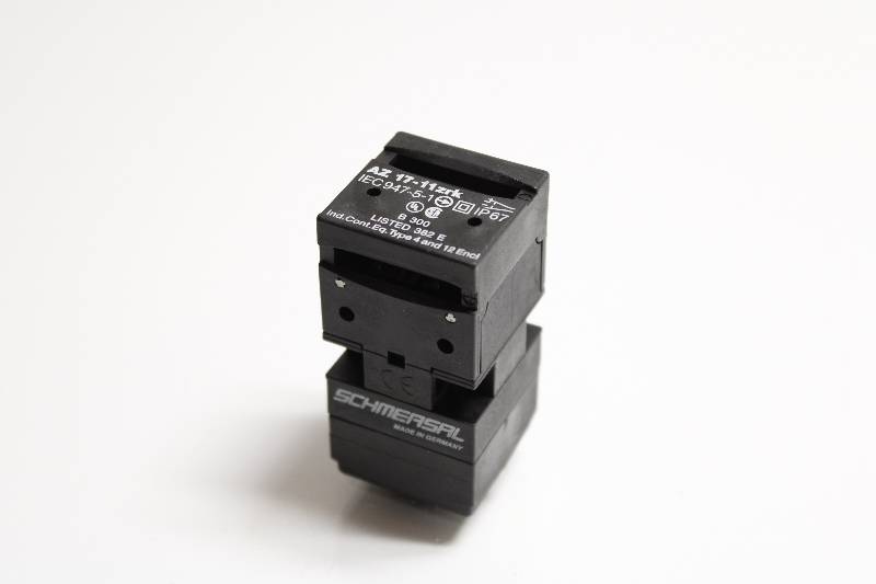 SCHMERSAL AZ 17-11ZRK NSNBC02 - SAFETY SWITCH