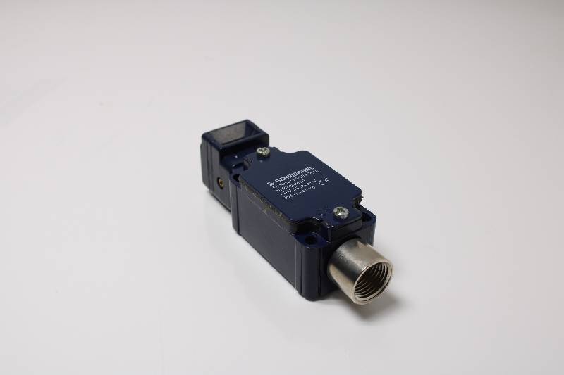 SCHMERSAL AZ 3350-12ZUEK NSNBC01 - SAFETY SWITCH