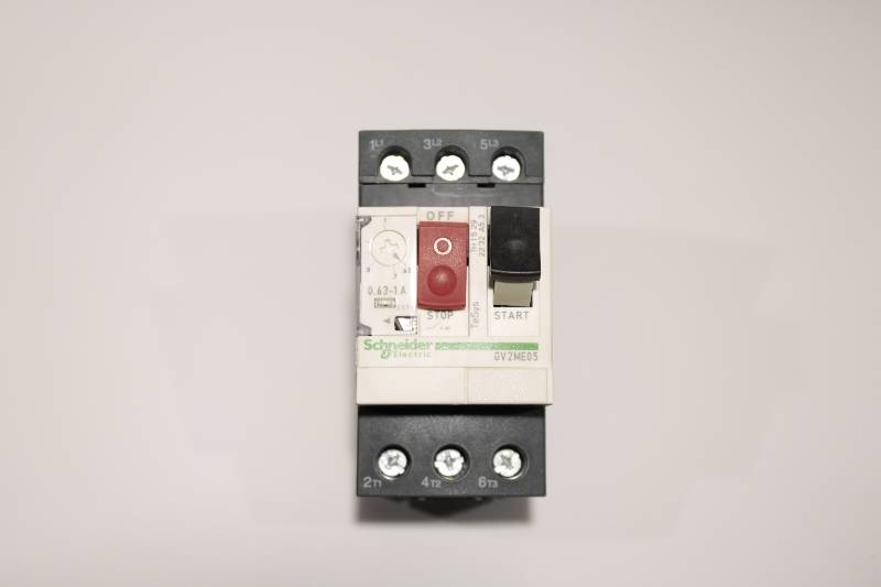 SCHNEIDER ELECTRIC GV2ME05 NSNBC01 - CIRCUIT BREAKER