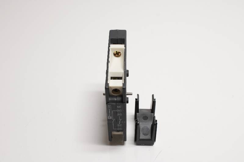 TELEMECANIQUE LA9-D0902 NSNBC02 - CONTACTOR