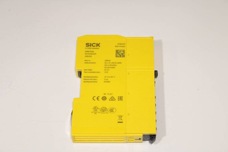 SICK RLY3-OSSD100 NSNBC01 - RELAY