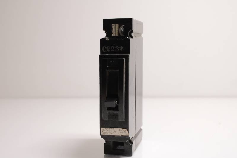 GENERAL ELECTRIC TEF113030WL NSNBC01 - CIRCUIT BREAKER