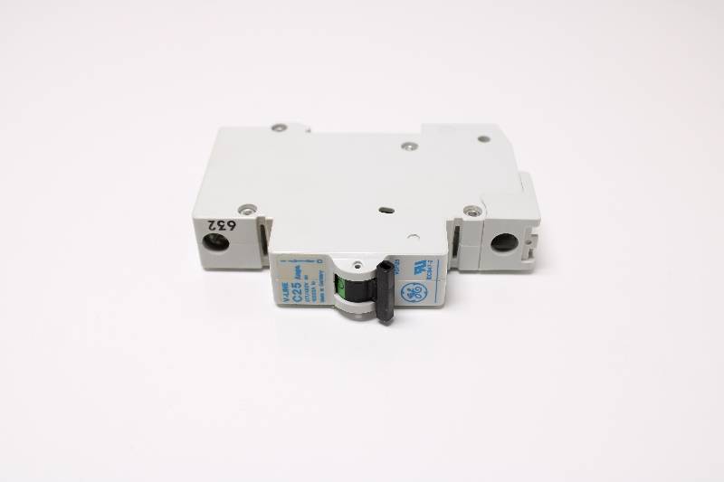 GENERAL ELECTRIC V07125 NSNBC01 - CIRCUIT BREAKER