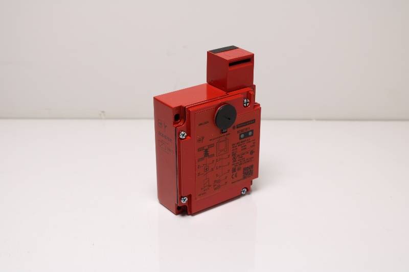 TELEMECANIQUE XCSE7511 MISSING PARTS NSMDC02 - SAFETY SWITCH