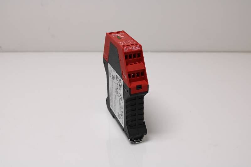 SCHNEIDER ELECTRIC XPSAC5121 NSNBC02 - RELAY
